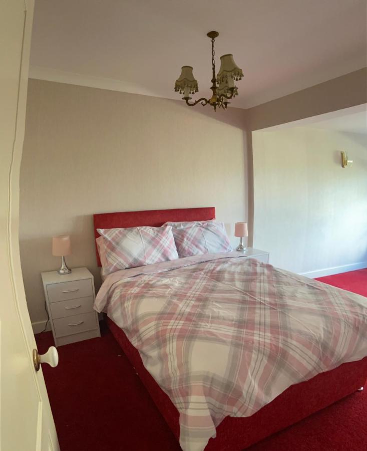 Large 4 Bedroom Home In Boston Spa Village In-Between York, Harrogate And Leeds, Sleeps 9 Bagian luar foto