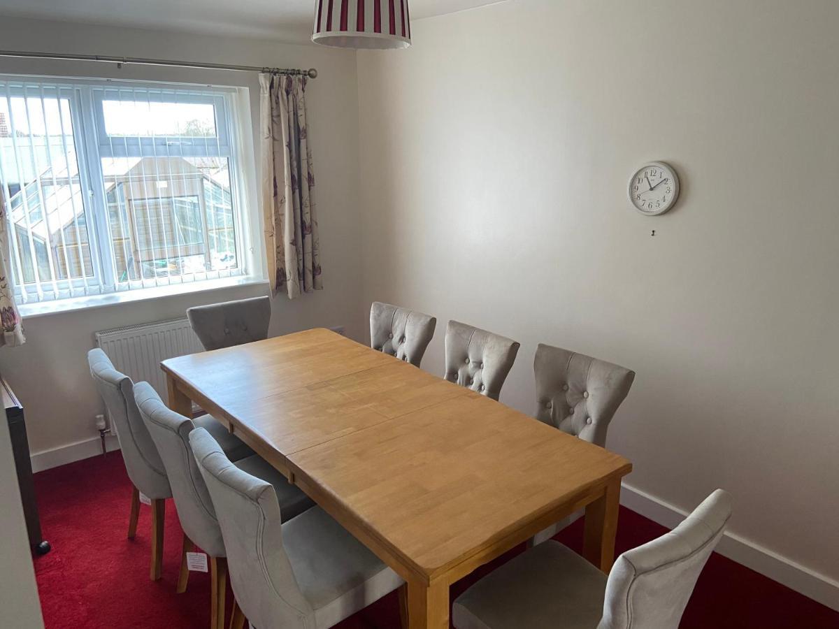 Large 4 Bedroom Home In Boston Spa Village In-Between York, Harrogate And Leeds, Sleeps 9 Bagian luar foto