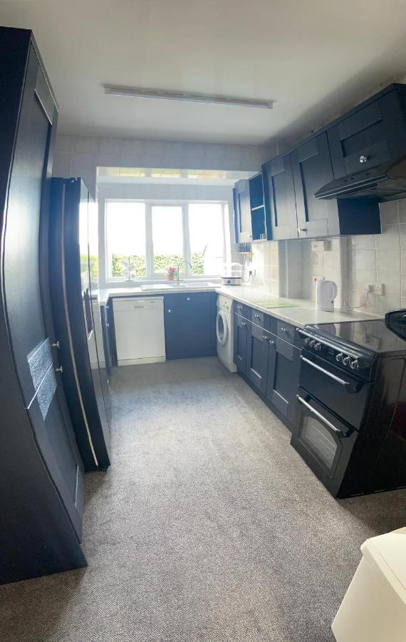 Large 4 Bedroom Home In Boston Spa Village In-Between York, Harrogate And Leeds, Sleeps 9 Bagian luar foto