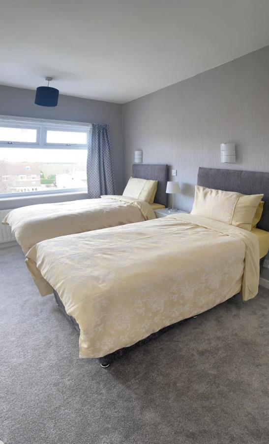 Large 4 Bedroom Home In Boston Spa Village In-Between York, Harrogate And Leeds, Sleeps 9 Bagian luar foto
