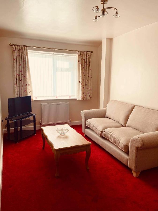 Large 4 Bedroom Home In Boston Spa Village In-Between York, Harrogate And Leeds, Sleeps 9 Bagian luar foto